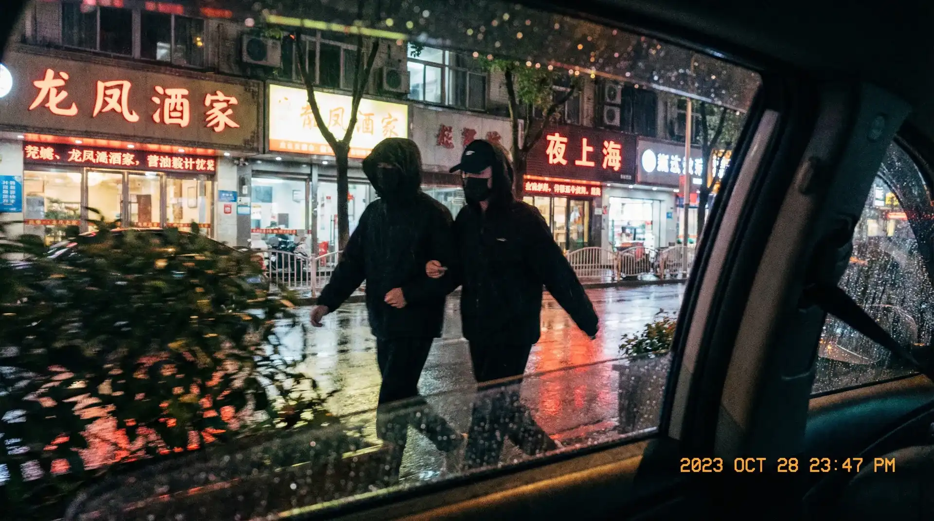 小视频 - 精彩片段精选，精彩内容持续更新 - 顶流明星深夜密会现场抓拍照片